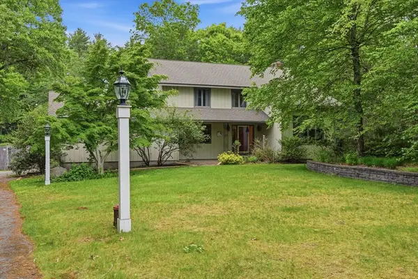 27 Bennett Rd, Rochester, MA 02770