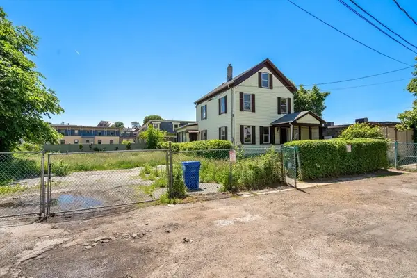 2 Magnolia Pl, Boston, MA 02125