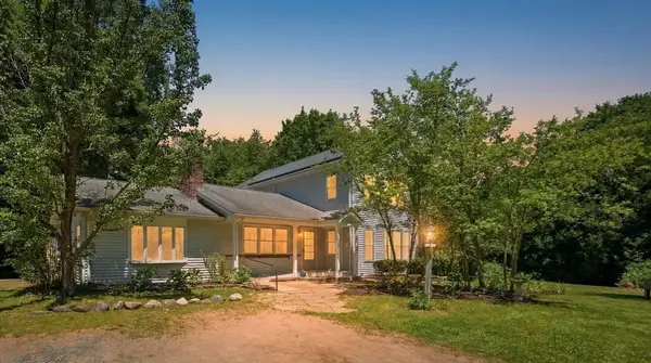 28 Hulst Rd, Amherst, MA 01002