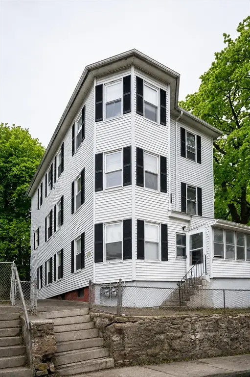 2 E Kendall St, Worcester, MA 01605