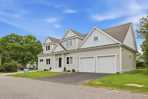 40 Ferncroft Rd, Braintree, MA 02184