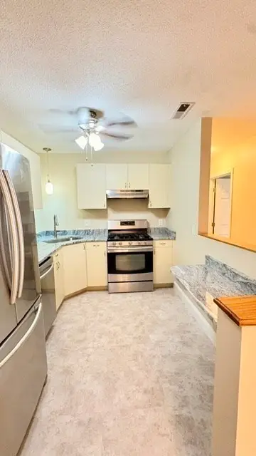 34 Newhall St #212, Lowell, MA 01852 - #3