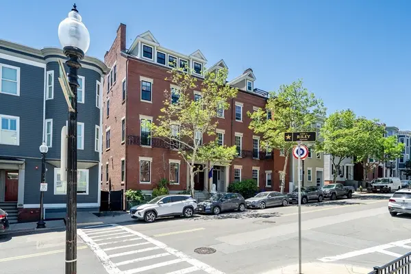 284 Bunker Hill St. #4, Boston, MA 02129