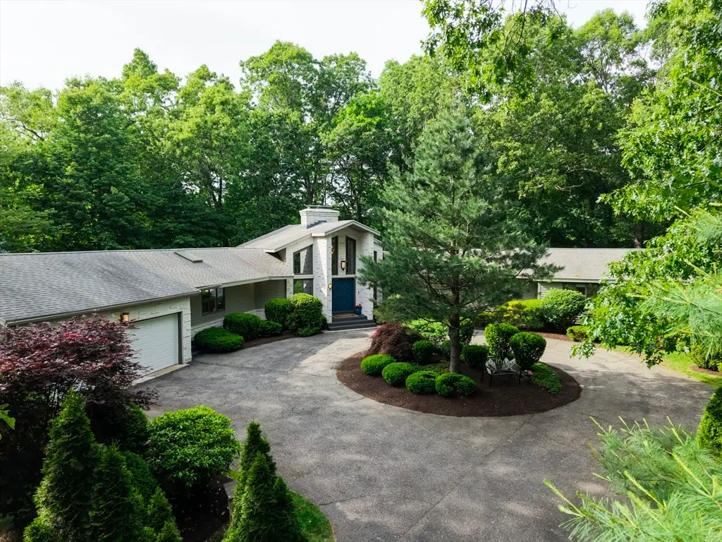 550 Wolf Swamp, Longmeadow, MA 01106 - #1