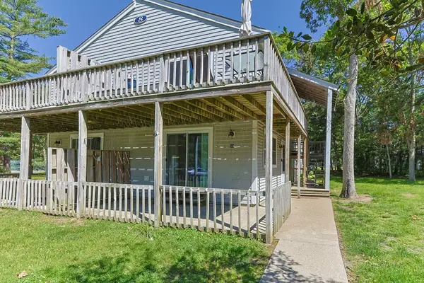 70 Cape Dr #8B, Mashpee, MA 02649