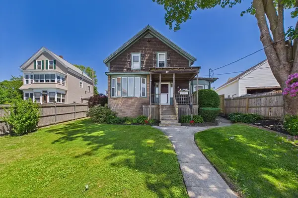 87 Stowe St, Fall River, MA 02720