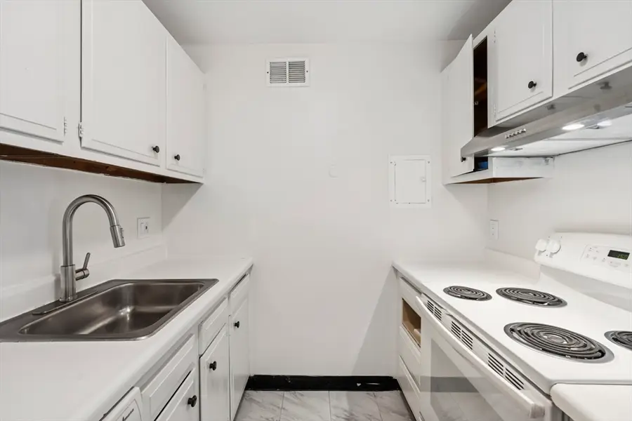 1105 Massachusetts Ave #4A, Cambridge, MA 02138 - #3
