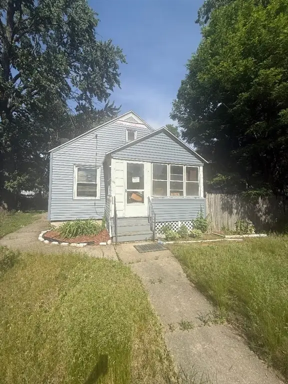 1481 Carew St, Springfield, MA 01104