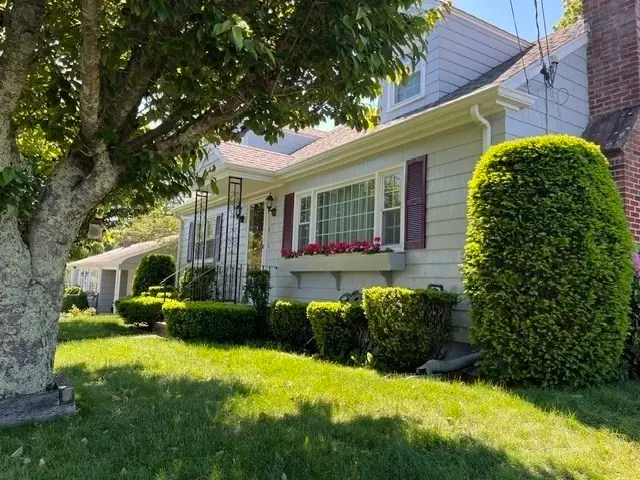 6 Hilltop Road, Dartmouth, MA 02747 - #2