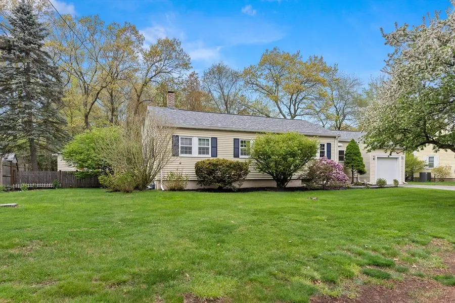 111 Locke Rd, Chelmsford, MA 01824 - #2