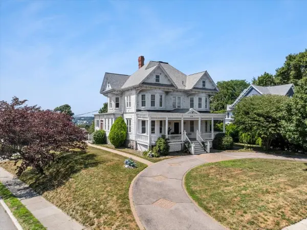 878 Highland Ave, Fall River, MA 02720