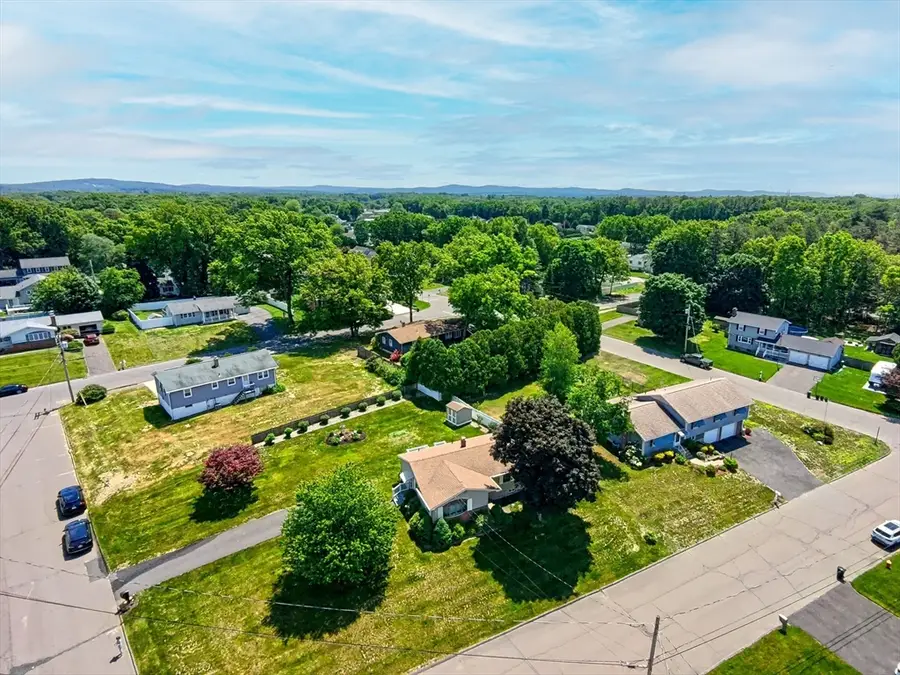 19 Moreau Ct, Chicopee, MA 01020 - #3