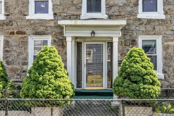 23 Ames St, Lowell, MA 01852