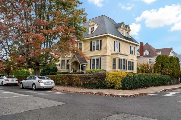 216 Prospect St, Fall River, MA 02720