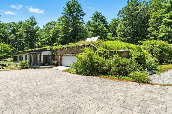 182 County Rd, Plympton, MA 02367