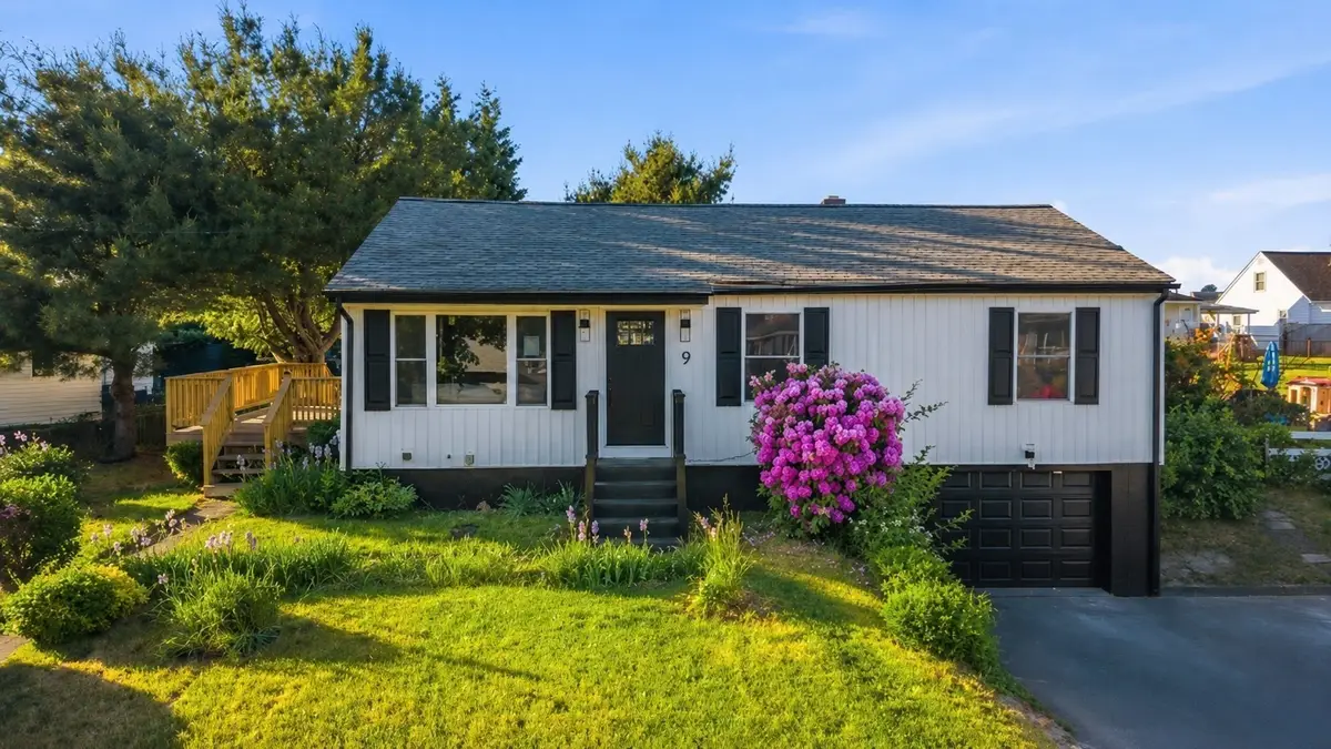 9 San Juan Dr, Bristol, RI 02809 - #1