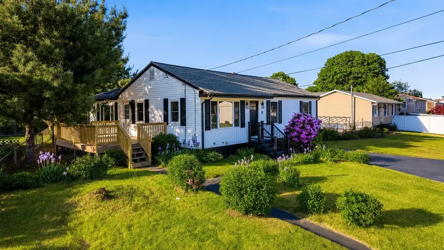 9 San Juan Dr, Bristol, RI 02809 - #2