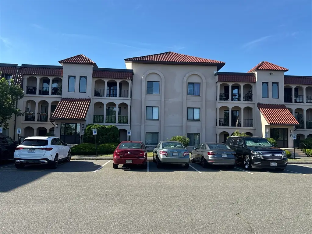 685 Oak St #5-12, Brockton, MA 02301 - #1