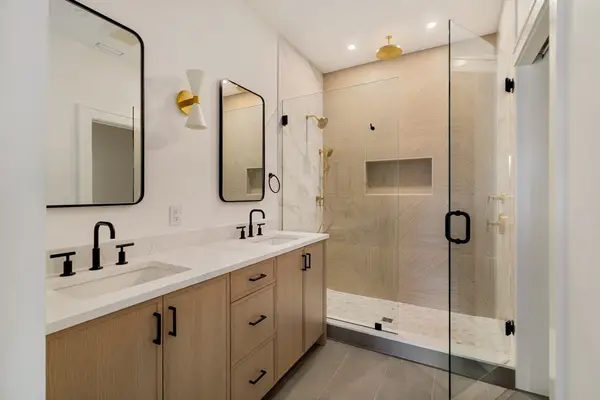 15 South Waverly #15, Boston, MA 02135