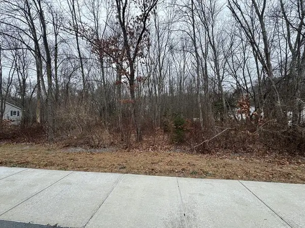 36 Lake Parkway, Webster, MA 01570