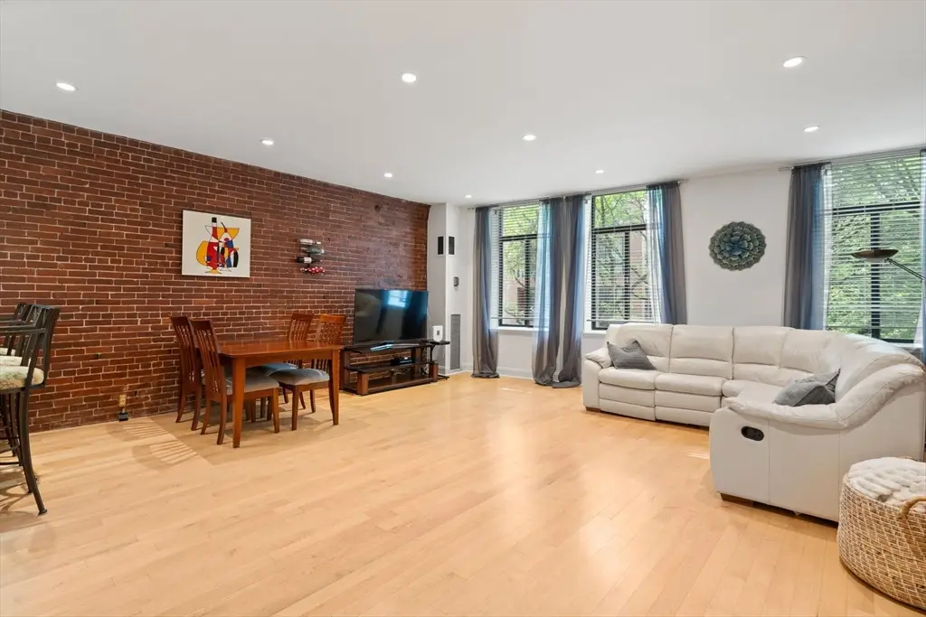 142 Commercial St #304, Boston, MA 02109 - #1