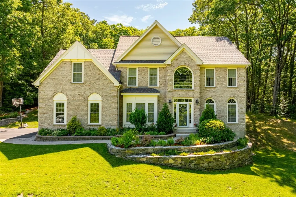 34 Beechwood Cir, Northborough, MA 01532 - #1