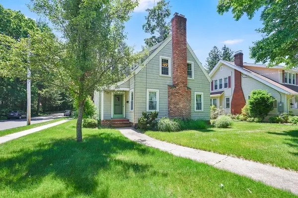 169 Greenacre Ave, Longmeadow, MA 01106
