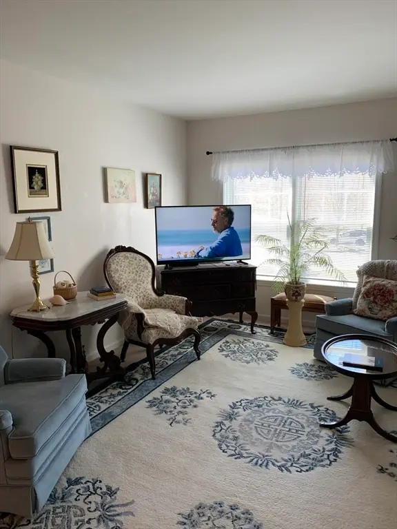 110 Dillingham Ave #208, Falmouth, MA 02540