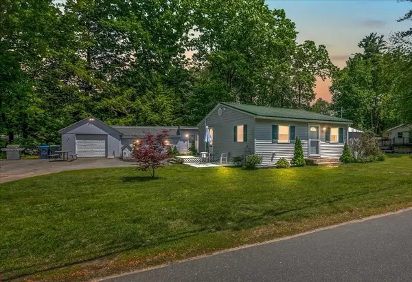 22 Collette's Grove Rd, Derry, NH 03038