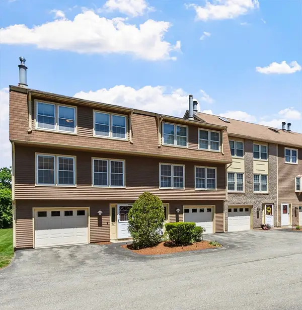 52 Heritage Dr #52, Tewksbury, MA 01876
