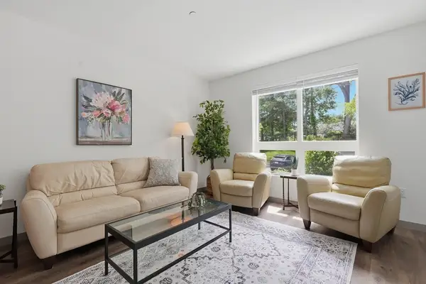 203 Lowell St #103, Wilmington, MA 01887