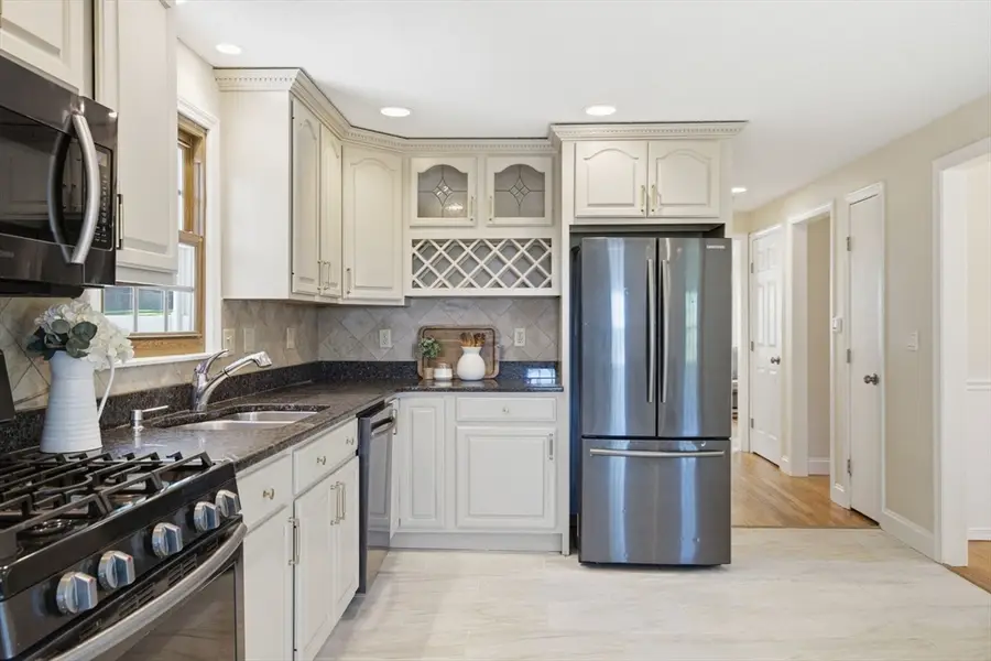 100 Beacon Hill Rd, West Springfield, MA 01089 - #3