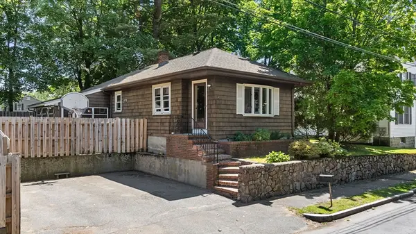 15 Quannapowitt Ave, Wakefield, MA 01880