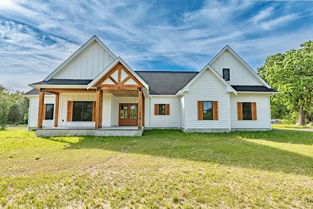 65 Marvel St, Swansea, MA 02777 - #1