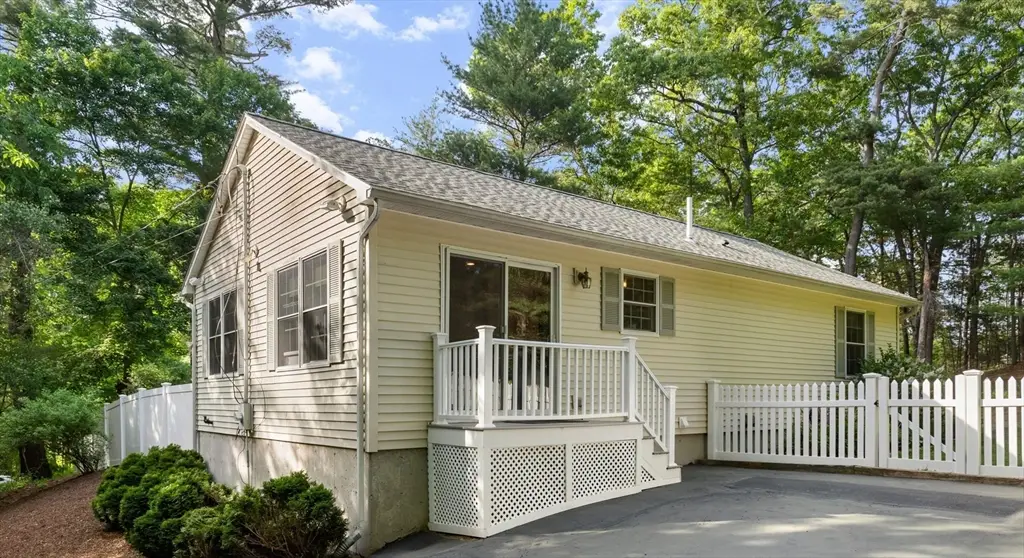 4 Circle St, Middleton, MA 01949 - #1