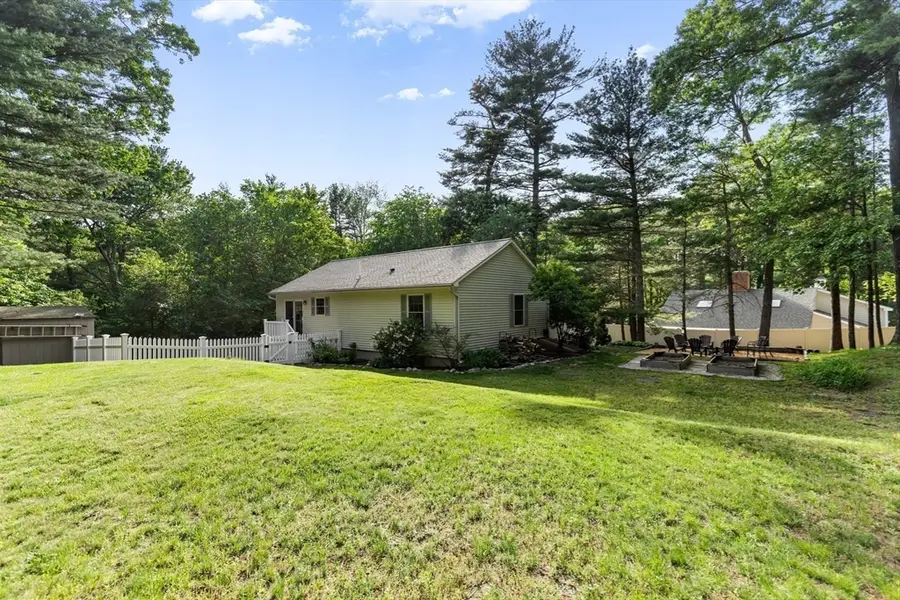 4 Circle St, Middleton, MA 01949 - #3