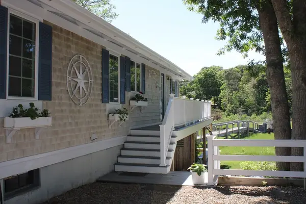 133 Edgewater Dr W, Falmouth, MA 02536