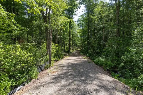 31 Parsonage Rd, Plympton, MA 02367