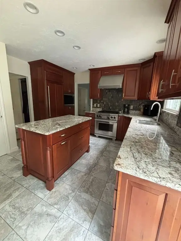 2 Lafayette Dr, Marlborough, MA 01752 - #3
