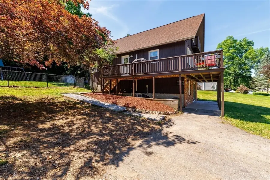33 Lakeview Ave, Dudley, MA 01571 - #3
