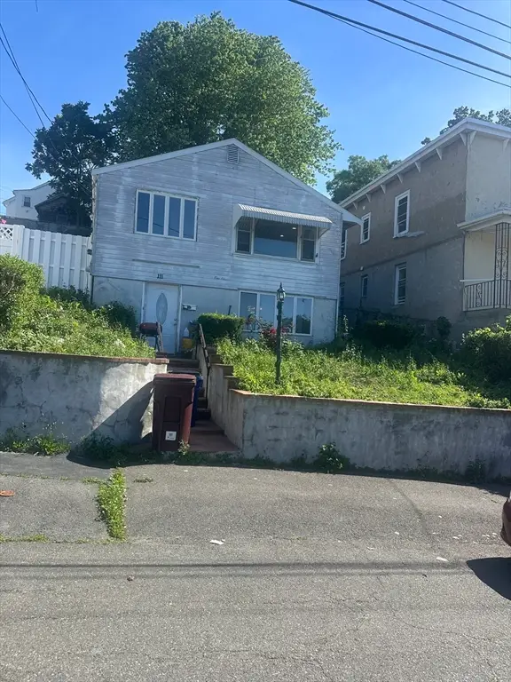 111 Arnold St, Revere, MA 02151