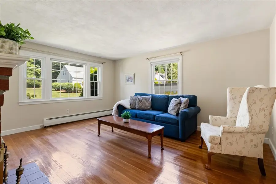 31 Hiawatha Rd, Woburn, MA 01801 - #3