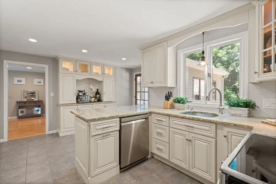 2 Garrison Ln, Southborough, MA 01772 - #2