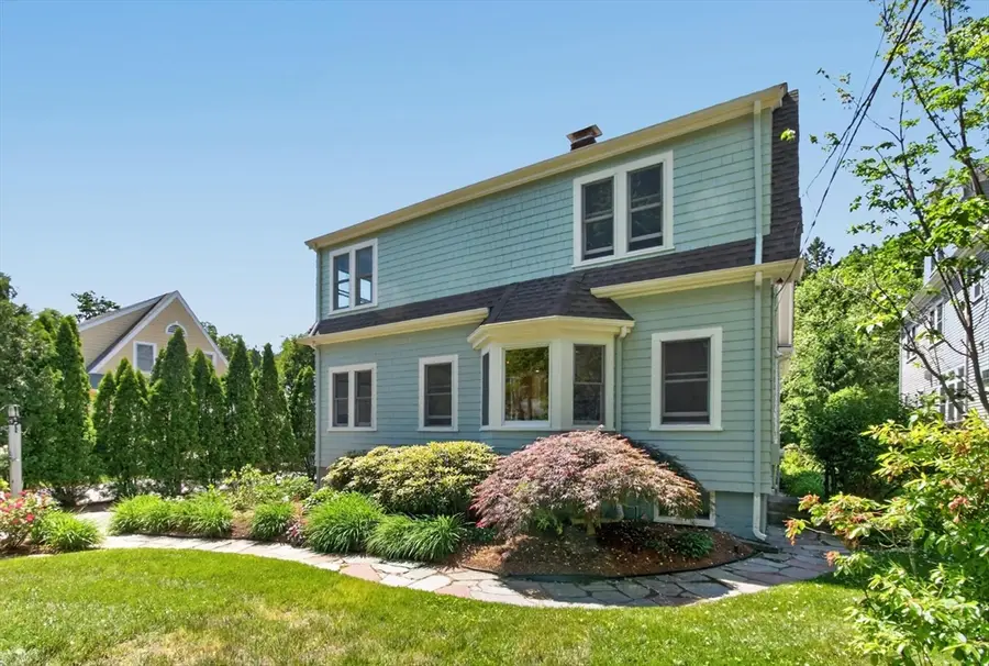 12 Middle St, Lexington, MA 02421 - #2