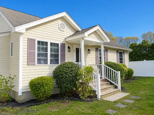 34 10th St S, Edgartown, MA 02539