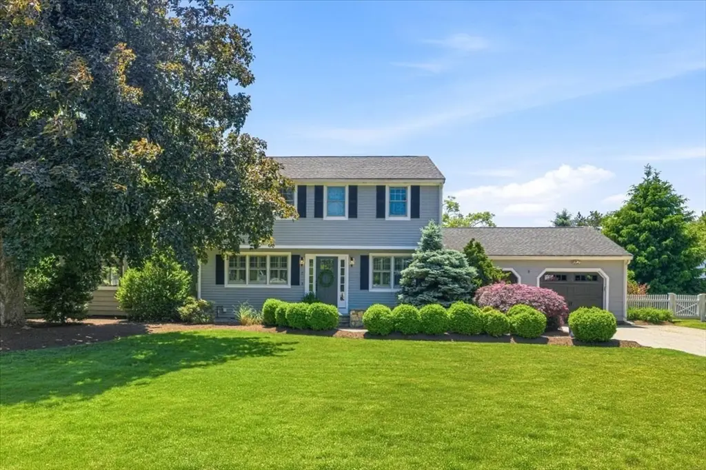 7 Lawrence Cir, Medfield, MA 02052 - #1