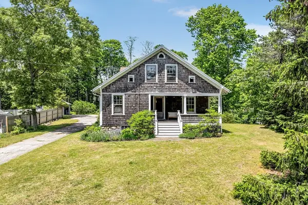 9 Wild Harbor Rd, Falmouth, MA 02556