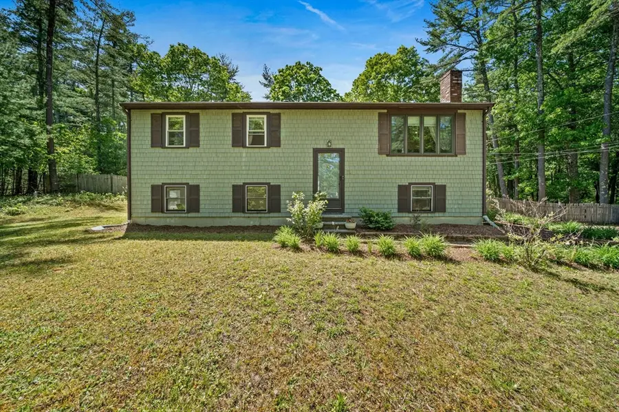 61 Chapel St, Pembroke, MA 02359 - #3