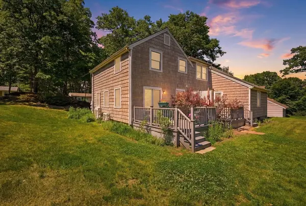 68 Laurel St #B, Greenfield, MA 01301