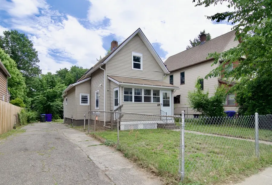 69 Manhattan St, Springfield, MA 01109 - #2
